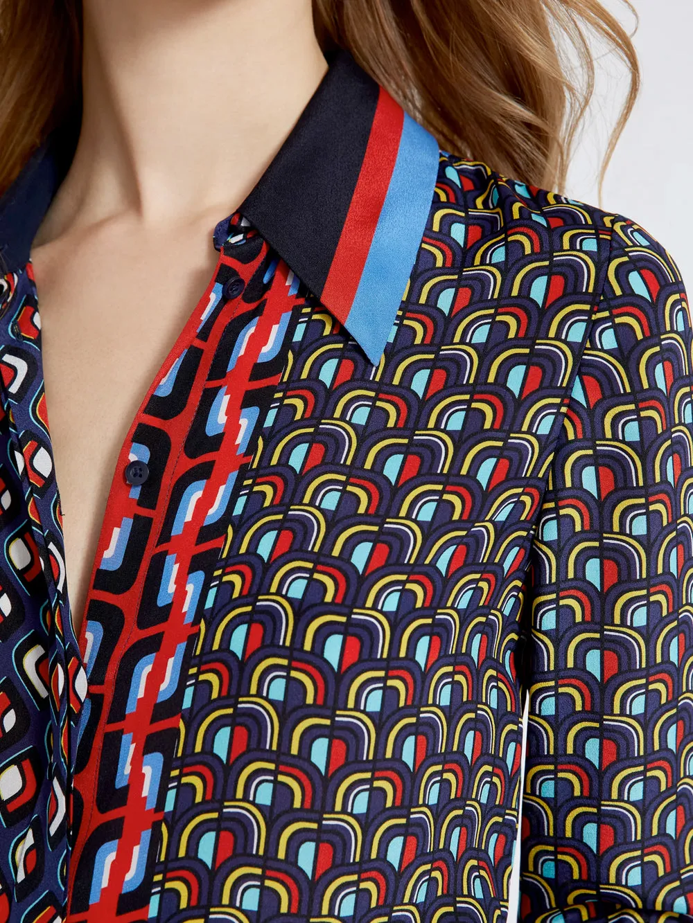 Alice   Olivia - Willa Large Collar Placket Top in Mod Moon Multi
